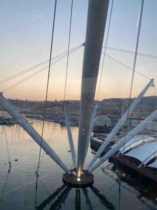 La Finestra Sul Cielo Del Porto Antico Di Genovaアパートメント エクステリア 写真