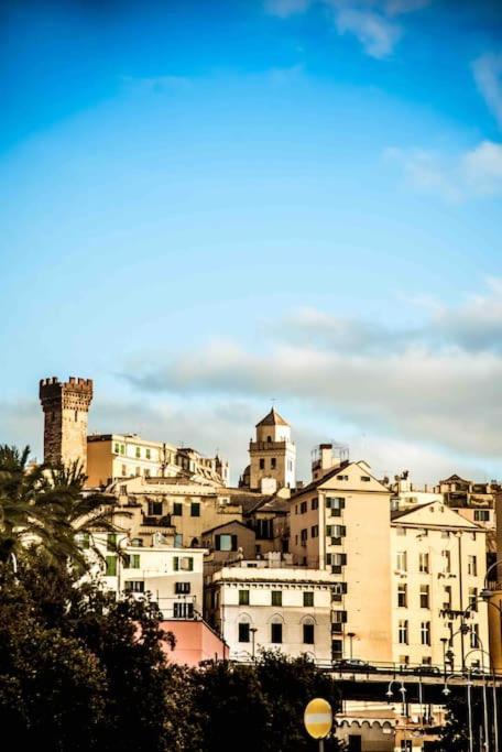 La Finestra Sul Cielo Del Porto Antico Di Genovaアパートメント エクステリア 写真