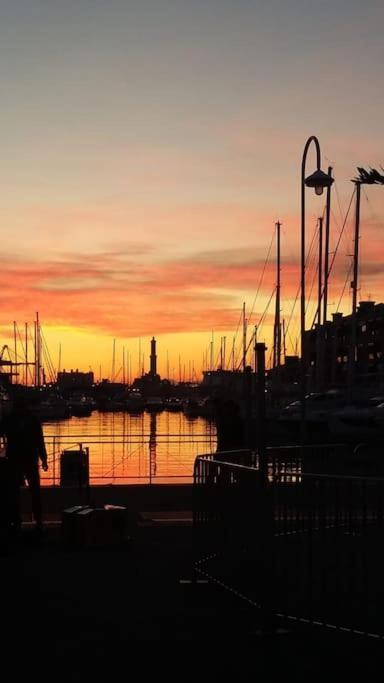 La Finestra Sul Cielo Del Porto Antico Di Genovaアパートメント エクステリア 写真